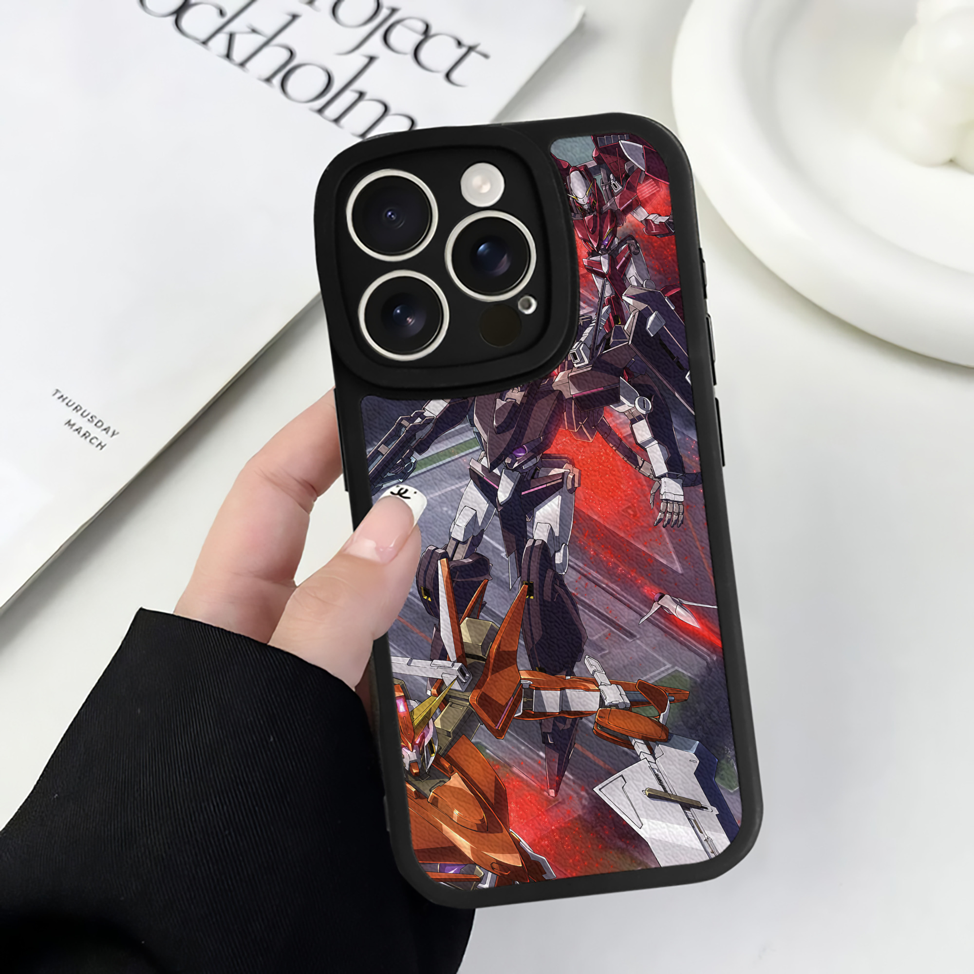 （画像用） 機動戦士ガンダム Mobile Suit Gundam 【iPhone 16シリーズ対応】シリコンスマホケース（レザー調） 材質：シリコン